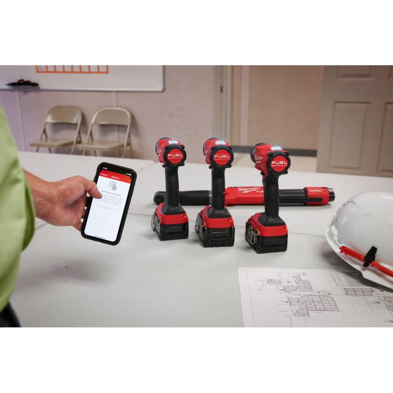 Llave de impacto compacta Milwaukee M18 FUEL de 18 voltios con tecnología de torque controlado y torque-sense - 3061P-20