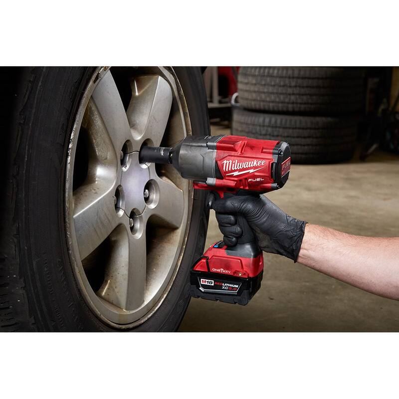 Milwaukee M18 FUEL ONE-KEY 18V Li-Ion sin escobillas inalámbrico con llave de impacto de 1/2 pulgadas de alto torque FR Kit con juego de llaves de vaso PO SAE y métricas (31 piezas) - 2863-22R-49-66-6806