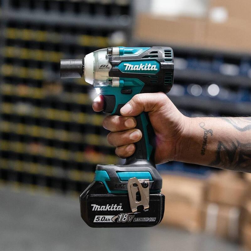 Juego de llave de impacto inalámbrica sin escobillas con batería de iones de litio de 18V LXT de Makita de 4 velocidades y 3/8 in. con anillo de fricción, 5.0Ah - XWT16T