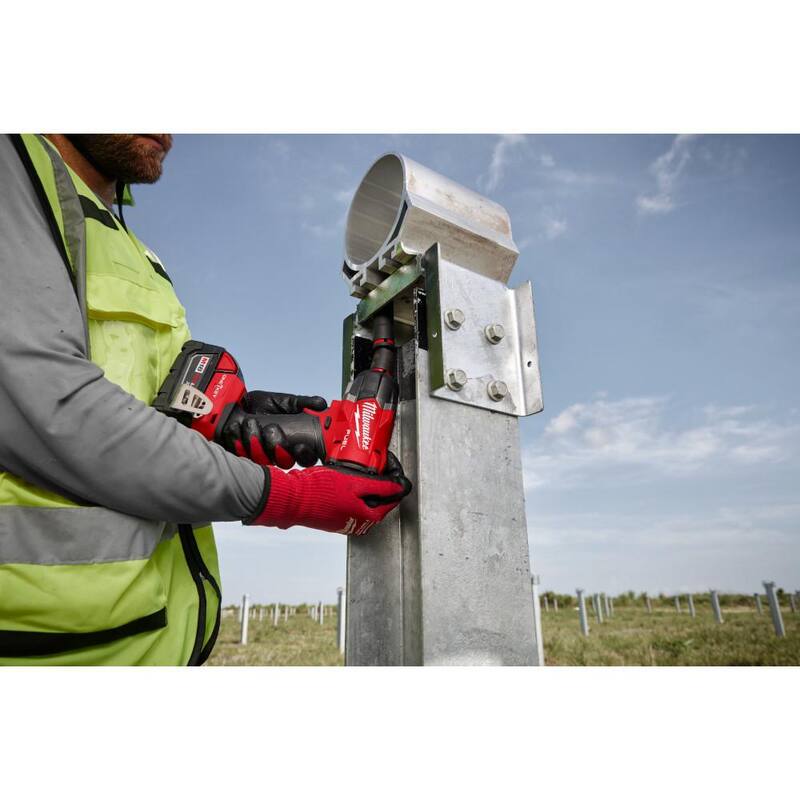 Llave de impacto inalámbrica Milwaukee M18 FUEL de 18 voltios con tecnología de litio sin escobillas y par medio de 1/2 pulgadas con retención de pasador - 3062P-20