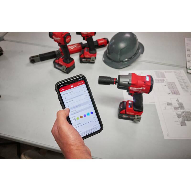 Llave de impacto inalámbrica Milwaukee M18 FUEL de 18 voltios con tecnología de litio sin escobillas y par medio de 1/2 pulgadas con retención de pasador - 3062P-20