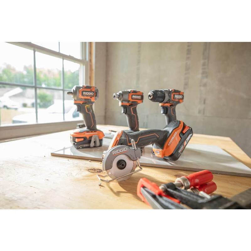 Juego de Llave de Impacto Inalámbrica RIDGID 18V SubCompact Brushless de 1/2 pulgadas con Batería de 2.0 Ah, Cargador de 18V y Bolsa - R87208K