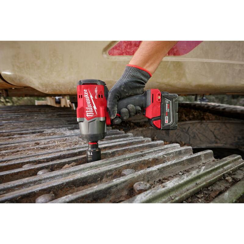 Milwaukee M18 FUEL 18V Lithium-Ion Brushless Cordless 1/2 in. High-Torque Impact Wrench Combo Kit w/PACKOUT Impact Socket Set - 2967-22-49-66-6806

Kit combo de llave de impacto inalámbrica de alto torque de 1/2 pulgadas Milwaukee M18 FUEL 18V de iones de litio sin escobillas con juego de llaves de impacto PACKOUT - 2967-22-49-66-6806