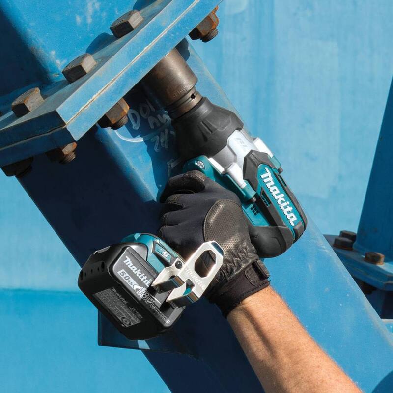 Llave de impacto inalámbrica de alto torque cuadrada de 3/4 pulgadas con motor sin escobillas y baterías de 18V LXT de iones de litio de Makita, 5.0Ah (2), Bolso - XWT07T.