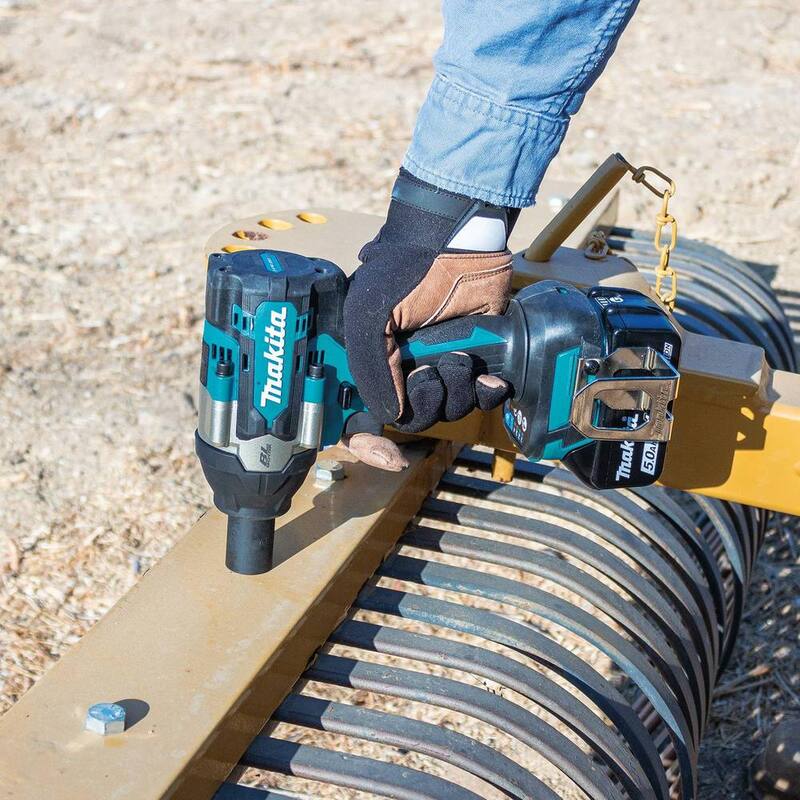 Kit de llave de impacto inalámbrica Makita 18V LXT Lithium-Ion Brushless de 4 velocidades, mediano torque de 1/2 pulgada con anillo de fricción de yunque, 5.0Ah - XWT17T