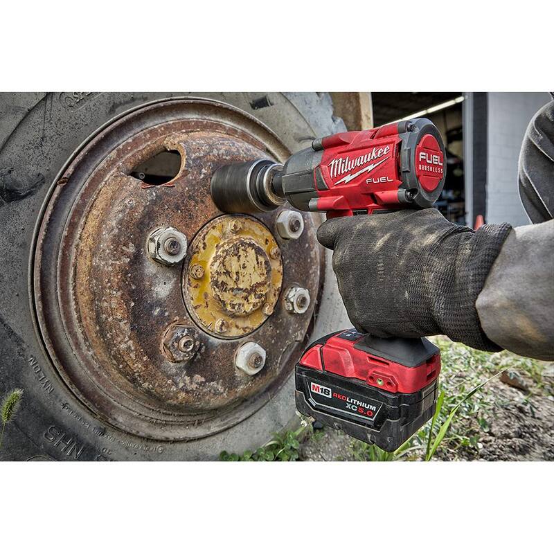 Llave de Impacto Inalámbrica Milwaukee M18 FUEL GEN-2 de 18V con Torque Medio y Compacta de 3/8 in. con Motor Sin Escobillas de Litio-Ion (2 Herramientas) - 2960-20-2854-20
