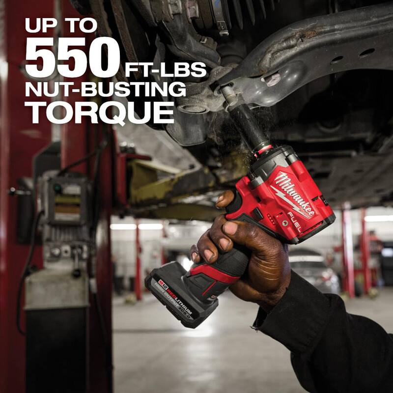 Llave de impacto inalámbrica Milwaukee M12 FUEL 12V Li-Ion Brushless Stubby de 3/8 pulgadas con juego de dados de impacto profundos métricos (8 piezas) - 2562-21-49-66-7021