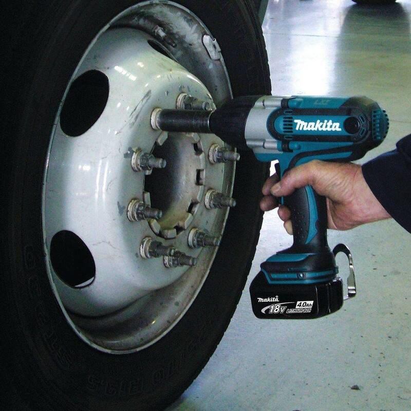 Llave de impacto inalámbrica de alto torque de 1/2 pulgadas, Makita 18V LXT de iones de litio (Herramienta solamente) - XWT04Z.