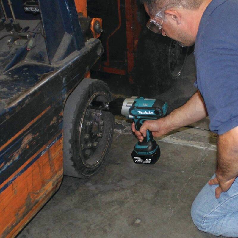 Llave de impacto inalámbrica de alto torque de 1/2 pulgadas, Makita 18V LXT de iones de litio (Herramienta solamente) - XWT04Z.