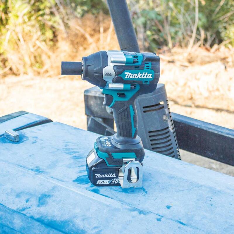 Llave de impacto inalámbrica sin escobillas de 4 velocidades de torsión media de 1/2 pulgadas con batería de litio 18V LXT y yunque de retención, 5.0Ah - XWT18T