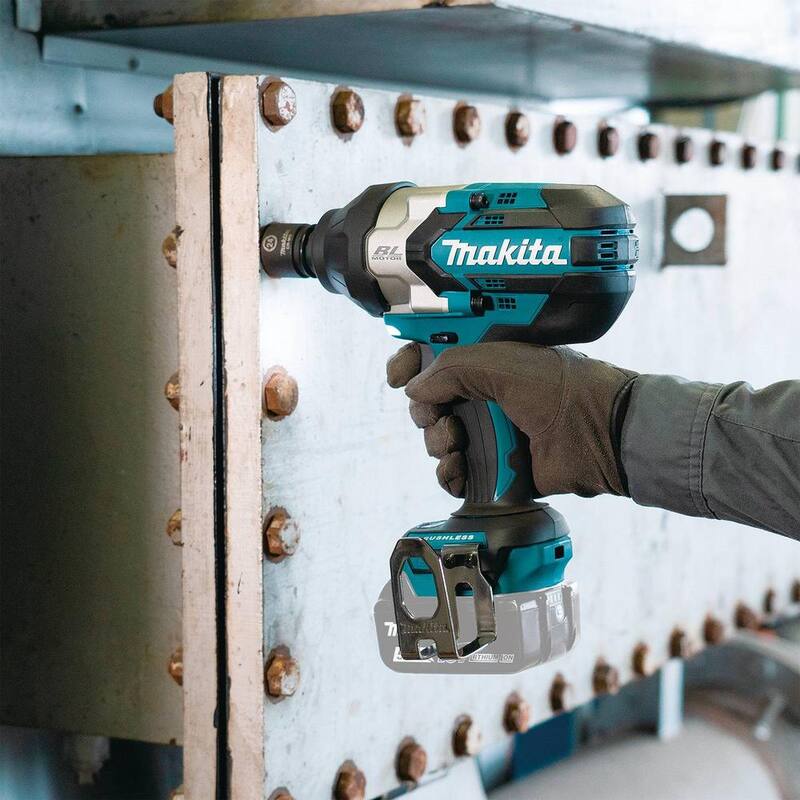 Atornillador de impacto inalámbrico Makita de 18 voltios LXT de iones de litio sin escobillas de 3 velocidades y 1/2 pulgadas con yunque de retención (solo herramienta) - XWT19XVZ.