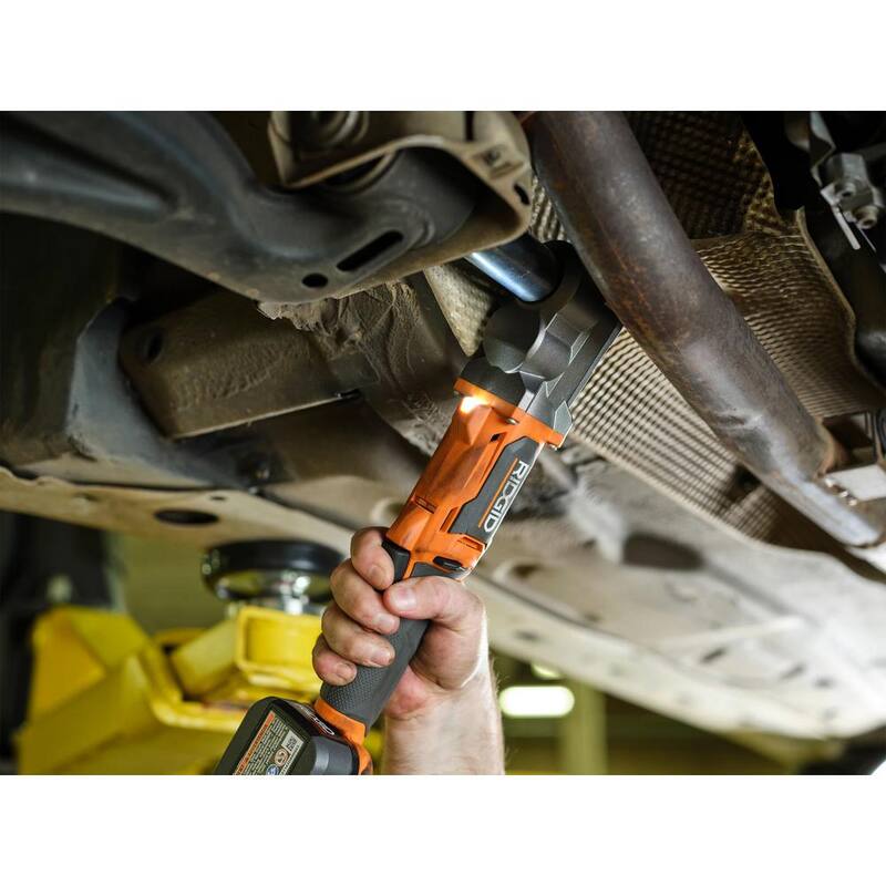 Llave de impacto angular derecha inalámbrica subcompacta sin escobillas RIDGID de 18V con batería de salida máxima de 2.0 Ah y cargador - R8720B-AC840020N-AC86093N
