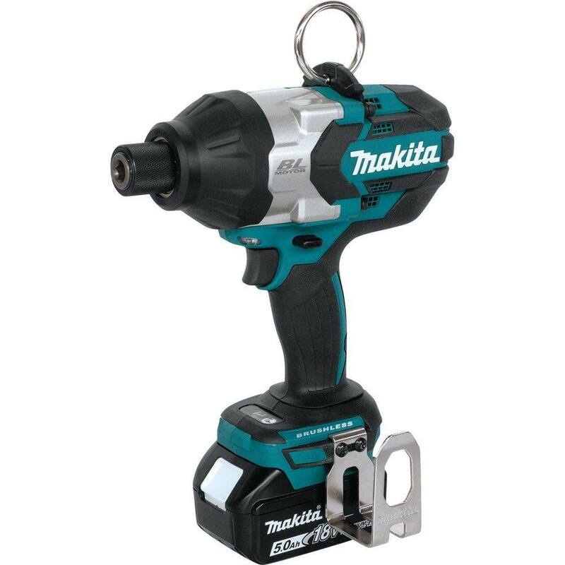 Juego de llave de impacto inalámbrica de alto torque con mandril hexagonal de 7/16 pulgadas y batería de iones de litio LXT de 18V sin escobillas de Makita, con (2) baterías de 5.0Ah y bolsa - XWT09T