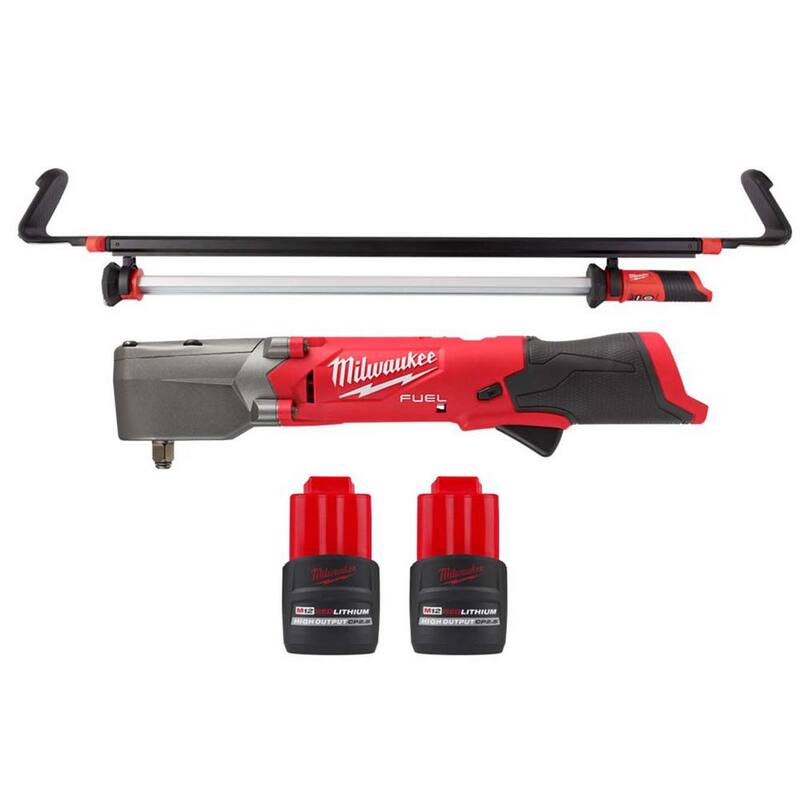 Llave de impacto angular derecha inalámbrica de 3/8 pulgadas de Milwaukee M12 FUEL de 12 voltios con luz LED M12 para cofre y 2 baterías M12 HO de 2.5 Ah - 2564-20-2125-20-48-11-2425-48-11-2425