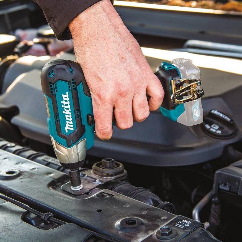 Llave de impacto inalámbrica de iones de litio Makita 12V max CXT de 1/4 de pulgada (sin herramienta) - WT04Z