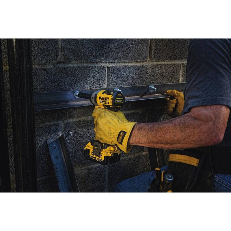Llave de impacto compacta inalámbrica sin escobillas de 3/8 pulgadas DEWALT 20V MAX XR con batería de iones de litio compacta de 20V MAX 4.0Ah - DCF890BW240