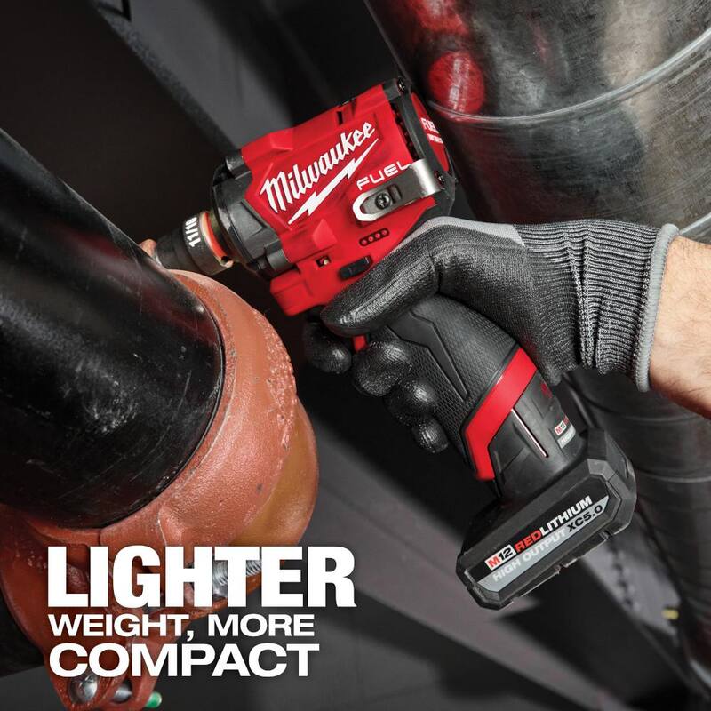 Llave de impacto inalámbrica Milwaukee M12 FUEL 12V de 1/2 pulgadas sin escobillas de iones de litio con pasador de retención y batería de alto rendimiento de 2.5 Ah - 2563P-20-48-11-2425