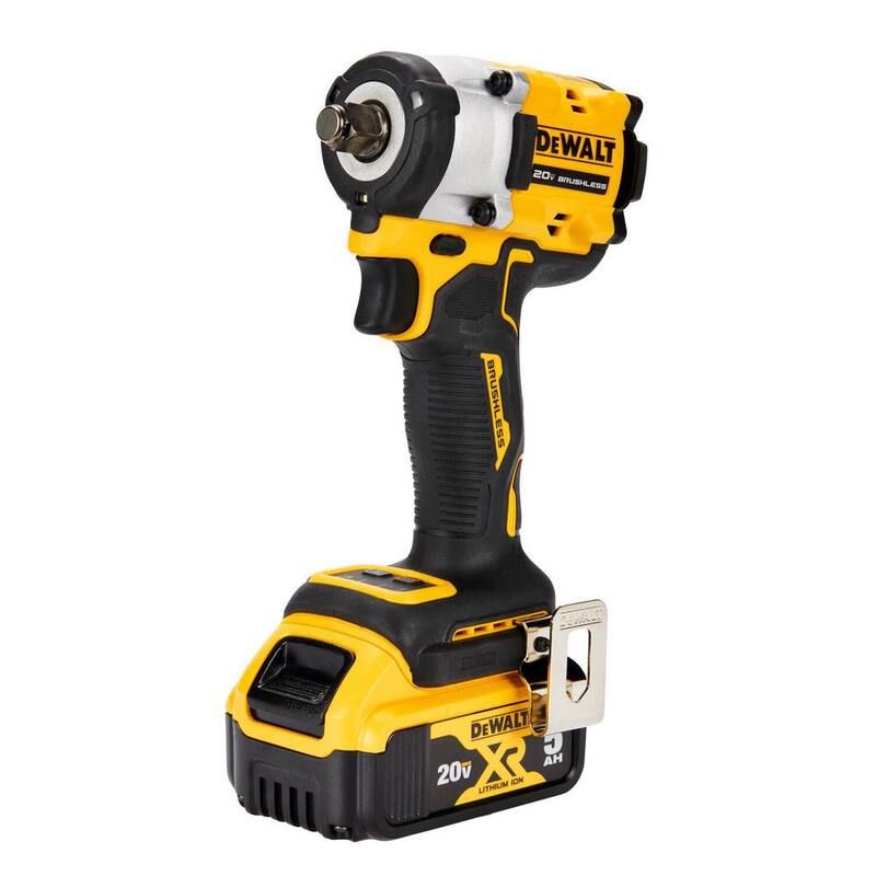 Juego de llave de impacto sin escobillas inalámbrica DEWALT ATOMIC 20V MAX de 1/2 pulg. con anillo de retención de gancho con (2) baterías de 20V 5Ah - DCF921P2