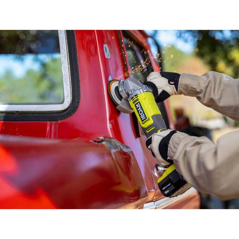 RYOBI ONE+ 18V Kit de Ion de Litio con Baterías de 2.0 Ah y 4.0 Ah, Cargador, y Gratis ONE+ Amoladora Angular Inalámbrica de 4-1/2 in. - PSK106SB-PCL445B