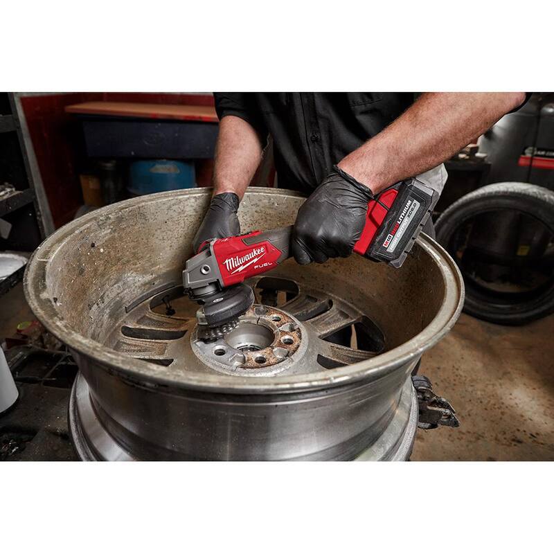 Milwaukee M18 FUEL 18V Lithium-Ion Brushless Cordless 4-1/2 in./5 in. Grinder (solo herramienta) con Llave de Impacto de Medio Torque de 1/2 pulgadas - 2889-20-2962P-20
