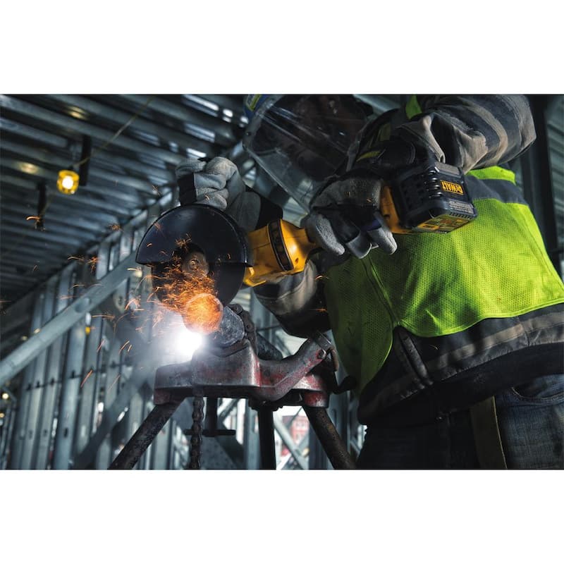 DEWALT 20V MAX Amoladora Angular Pequeña Inalámbrica con Interruptor de Paleta sin Escobillas de Iones de Litio y Batería de 4.0Ah - DCG413BW204