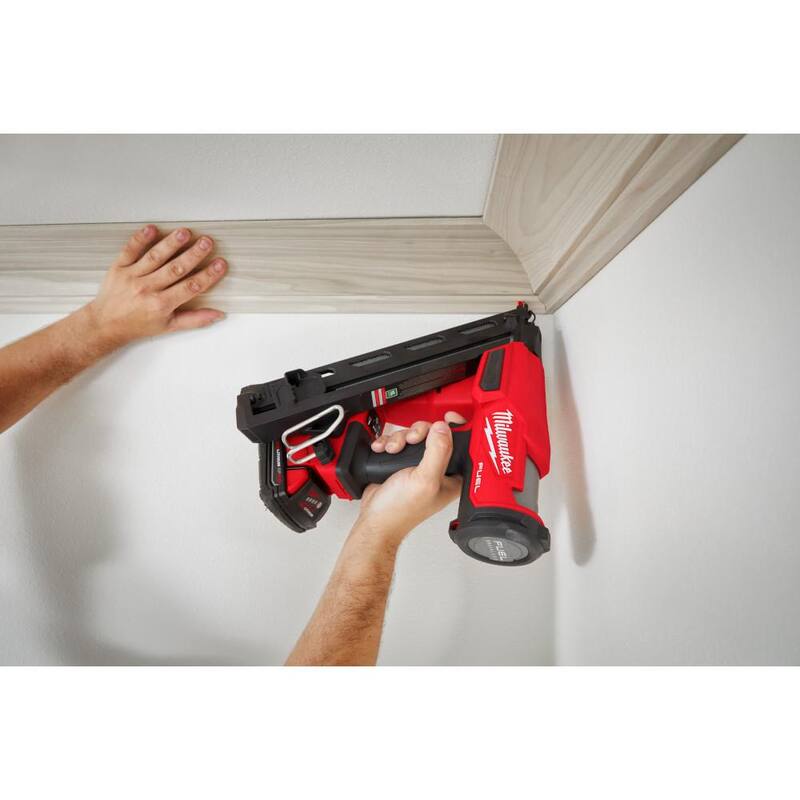Milwaukee M18 FUEL 18-Volt Lithium-Ion Brushless Cordless Gen II Clavadora Angular de Acabado de 15 calibres (Solo Herramienta) - 2839-20