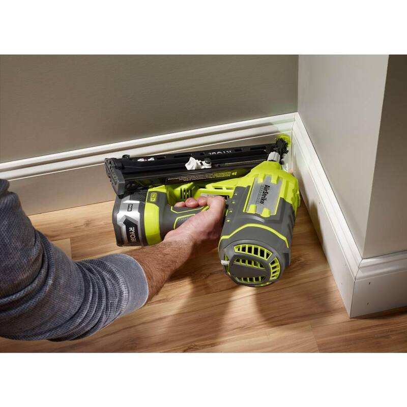RYOBI ONE+ 18V Clavadora de acabado angular inalámbrica de 15 calibres de litio-ion (herramienta solamente) con clavos de muestra - P330