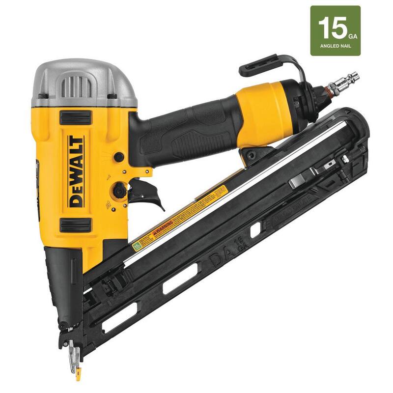 Clavadora neumática DWFP72155 de calibre 15 de DEWALT