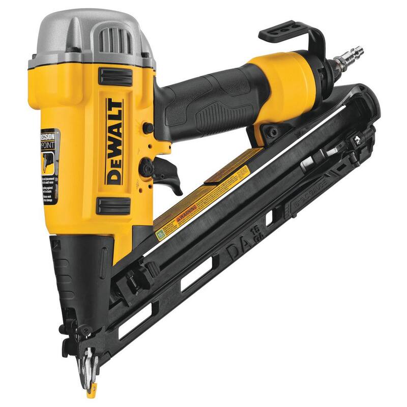 Clavadora neumática DWFP72155 de calibre 15 de DEWALT