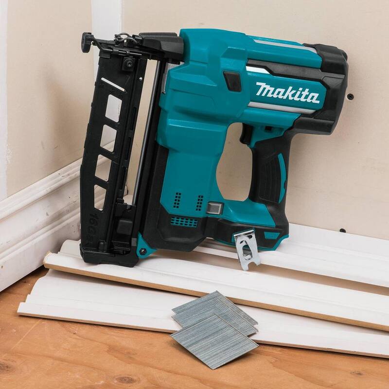Makita 18V LXT Lithium-Ion 16-Gauge Inalámbrico 2-1/2 in. Clavadora Recta para Acabados (Herramienta Únicamente) - XNB02Z
