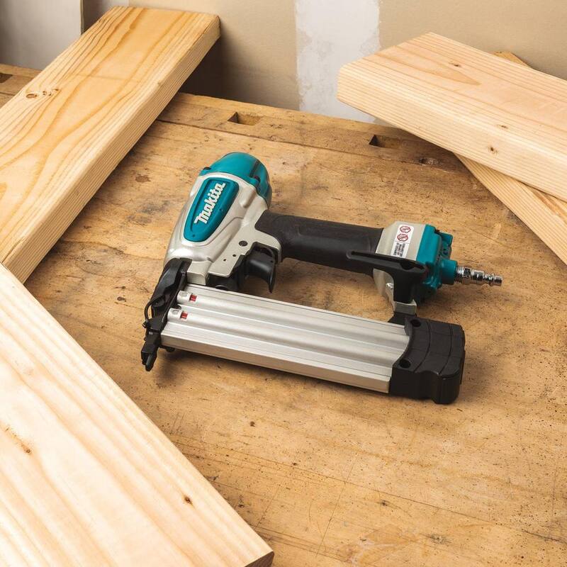 Makita Clavadora neumática de calibre 18 de 2 pulgadas - AF506