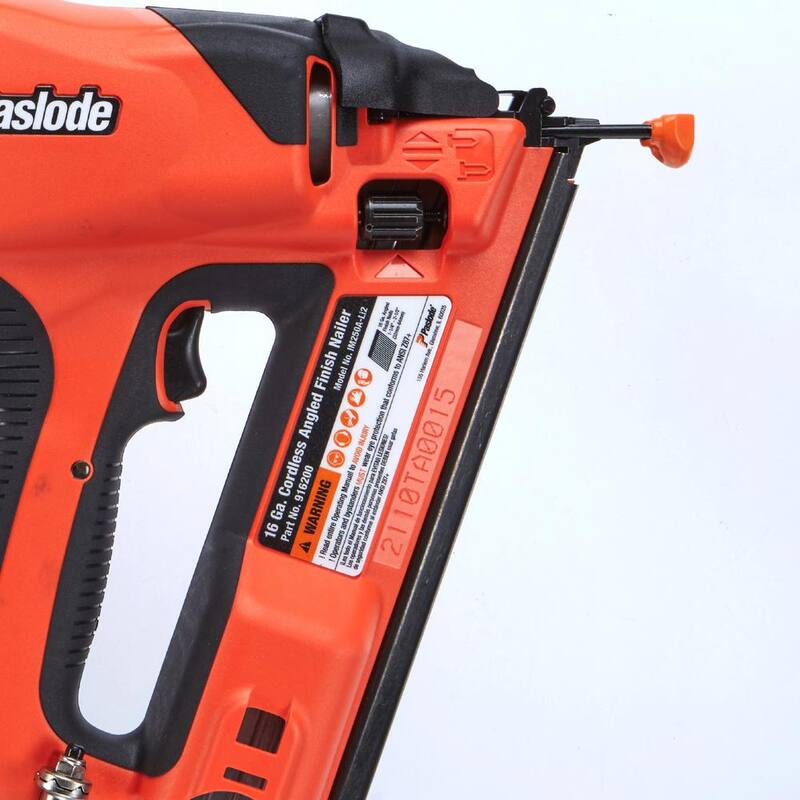 Batería de iones de litio Paslode para clavadora inalámbrica angulada de aire terminado de calibre 16 - 916200