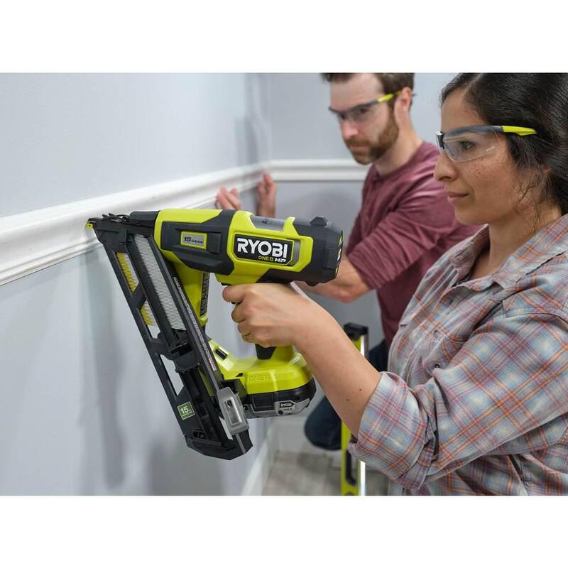Clavadora de acabado angular RYOBI ONE+ HP 18V Brushless inalámbrica de 15 calibres a 34 grados (Herramienta solamente) - PBL375B