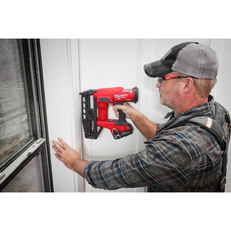 Milwaukee M18 FUEL 18-Volt Lithium-Ion Brushless Cordless Gen ll 16-Gauge Straight Finish Nailer Kit con una batería/cargador de 2.0 Ah - 3020-20-48-11-1820-48-59-1812