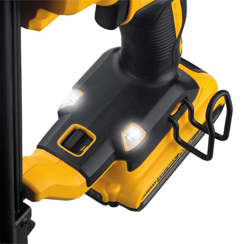 DEWALT 20V MAX XR Kit de clavadora angular sin cable de 16 calibres de iones de litio y clavadora de brads de 18 calibres - DCN660D1w/DCN680B