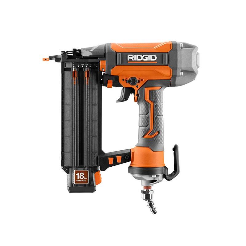 Clavadora neumática de calibre 18 de 2-1/8 pulgadas con tecnología CLEAN DRIVE y clavadora de acabado angular RIDGID - R213BNF-R250AFF.
