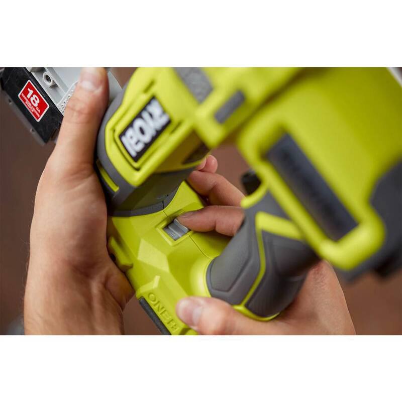 RYOBI ONE+ 18V AirStrike Clavadora Recta Inalámbrica de Calibre 16 con Grapadora de Corona Estrecha de Calibre 18, Batería de 2.0 Ah y Cargador - P326-P361-PSK005