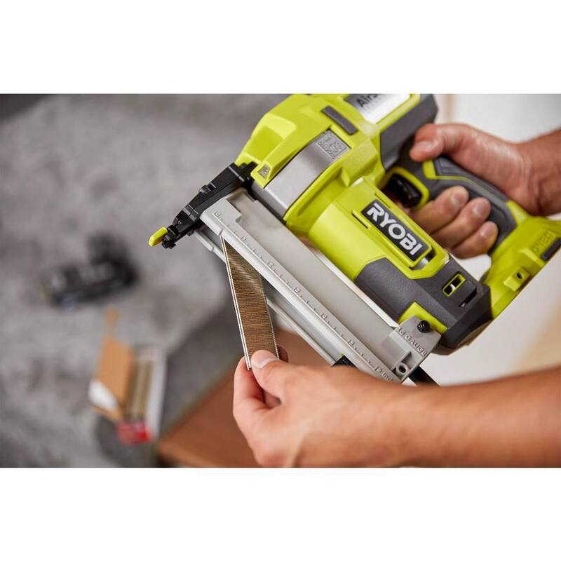 RYOBI ONE+ 18V AirStrike Clavadora Recta Inalámbrica de Calibre 16 con Grapadora de Corona Estrecha de Calibre 18, Batería de 2.0 Ah y Cargador - P326-P361-PSK005