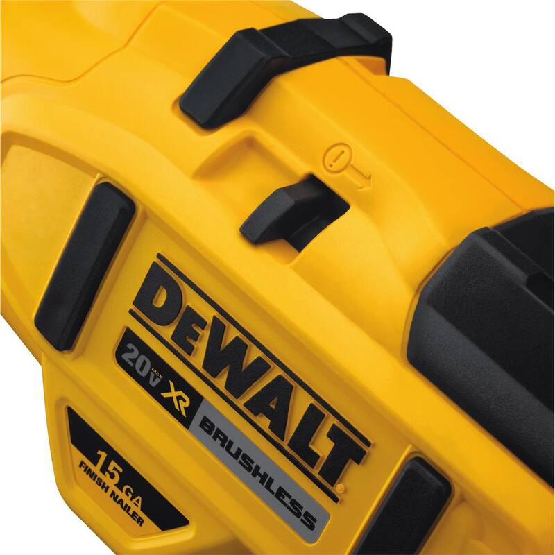 Clavadora inalámbrica DEWALT 20V MAX XR de 15 gauges con baterías de 2.0Ah, cargador y estuche - DCN650D1 con DCB203