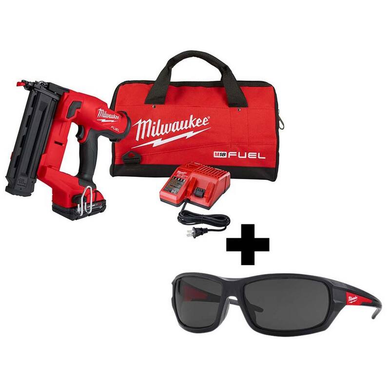 Milwaukee M18 FUEL 18-Volt 18-Gauge Lithium-Ion Brushless Cordless Gen II Brad Nailer Kit y Gafas de Seguridad con Rendimiento Tintado - 2746-21CT-48-73-2025