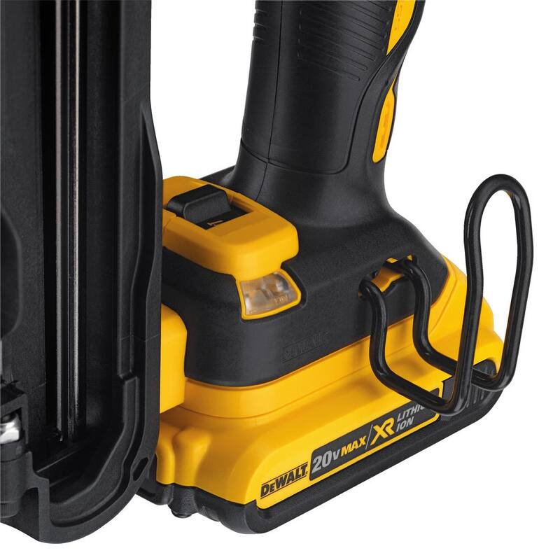 Clavadora angular sin cable DEWALT 20V MAX XR de 15 calibres con batería de litio ion de (2) 2.0Ah - DCN650B203