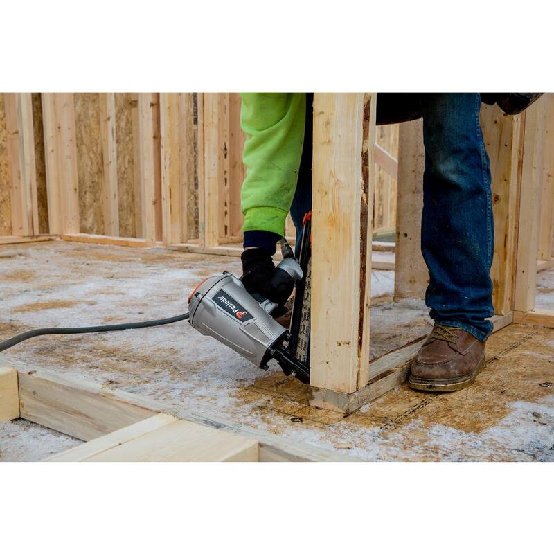 Clavadora neumática Paslode Pneumatic 3-1/2 in. 30 grados Air Corded PowerMaster Plus con cabeza recortada - 501000