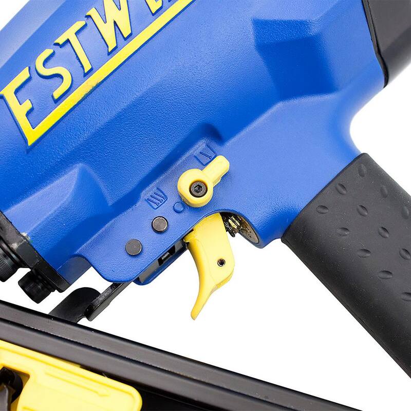 Clavadora neumática para estructuras con cabeza angular de 34 grados de Estwing con bolsa acolchada - EFR3490