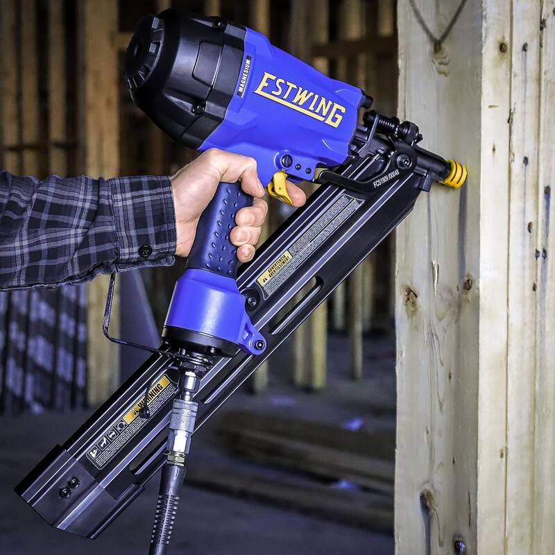 Clavadora neumática para estructuras con cabeza angular de 34 grados de Estwing con bolsa acolchada - EFR3490