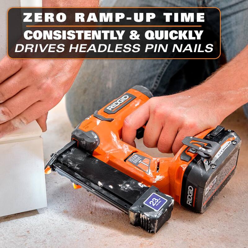 Clavadora sin cabeza RIDGID de 23 calibres inalámbrica de 18V con kit de batería de 2.0 Ah y cargador - R09898K