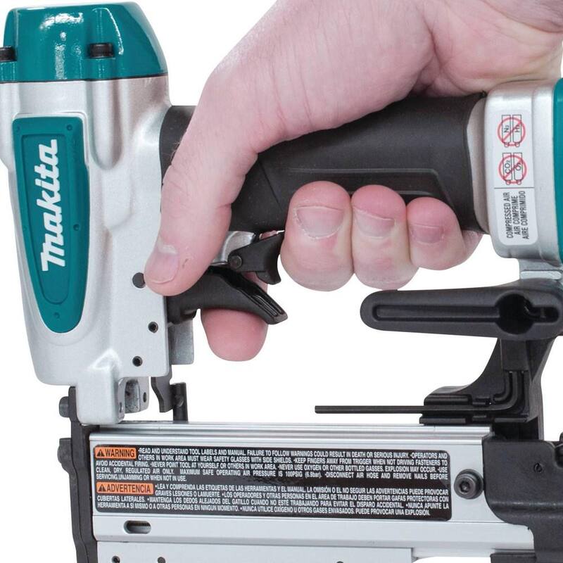 Makita Pneumático de calibre 23, 1-3/8 pulg. Pin Nailer - AF353