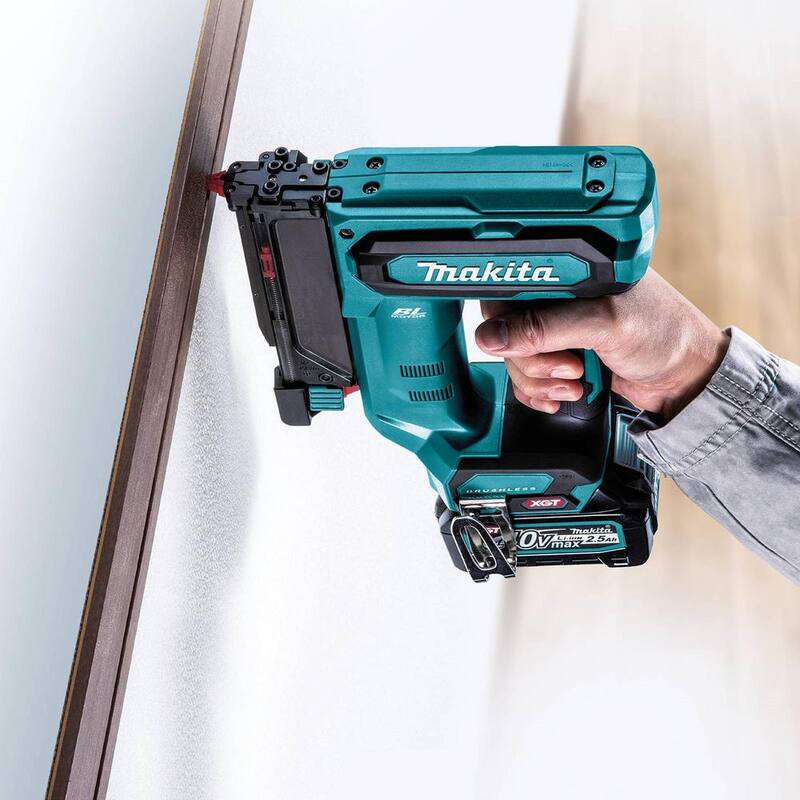 Kit de clavadora inalámbrica Brushless de 23 Ga. Makita 40V max XGT, 2.5Ah - GTP01D1