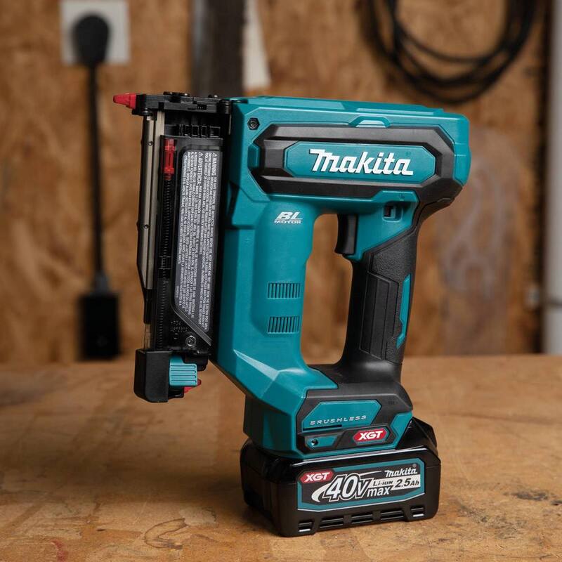 Kit de clavadora inalámbrica Brushless de 23 Ga. Makita 40V max XGT, 2.5Ah - GTP01D1