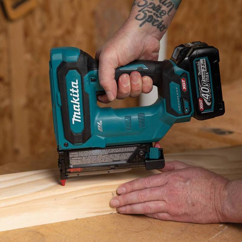 Kit de clavadora inalámbrica Brushless de 23 Ga. Makita 40V max XGT, 2.5Ah - GTP01D1