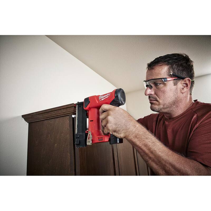 Milwaukee M12 12-Volt 23-Gauge Lithium-Ion Cordless Pin Nailer Kit con M12 Lithium-Ion HACKZALL Cordless Reciprocating Saw - 2540-21-2420-20